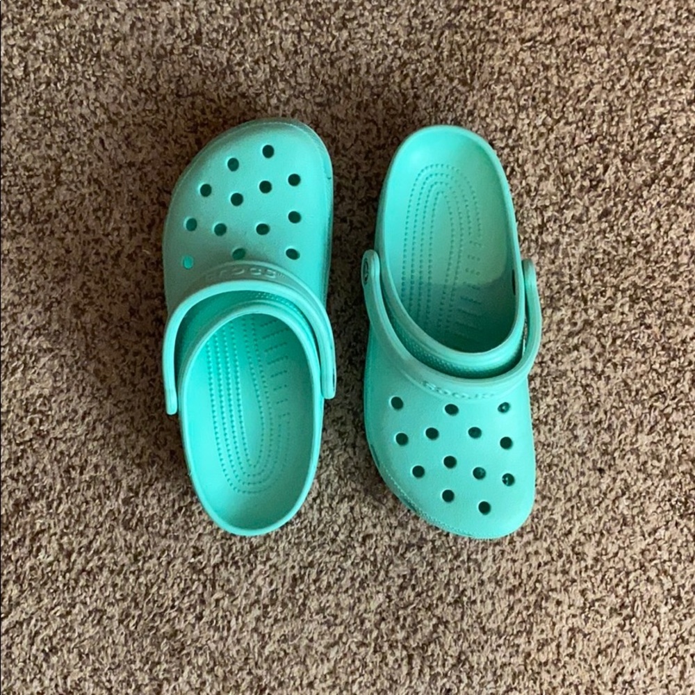 Teal crocs
